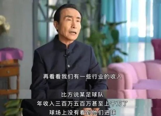 两人时有争执的相处也寓意闻善自我纠结，但也正是小尹陪伴闻善直面内耗和困境，走出人生低谷